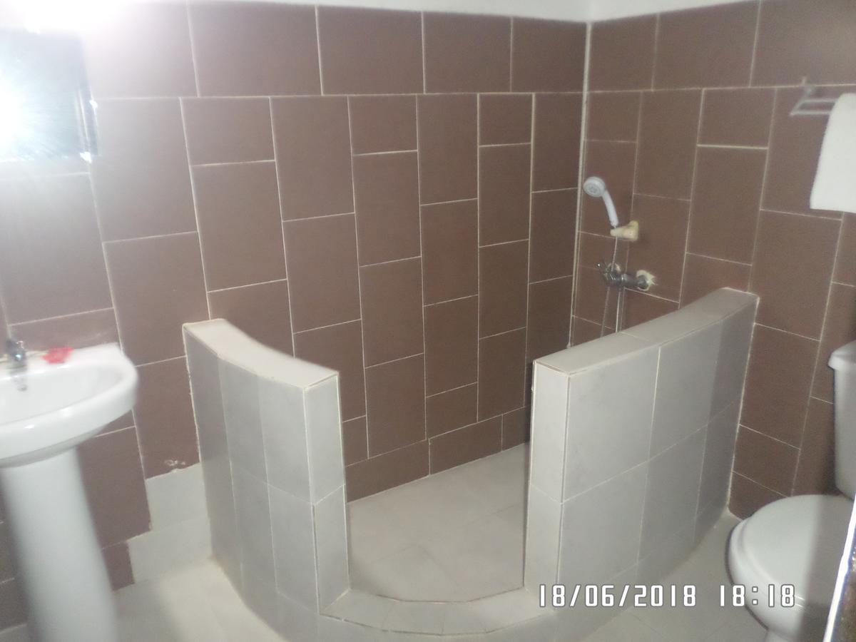 Hotel Residence Seven 7 Abidjan Bagian luar foto