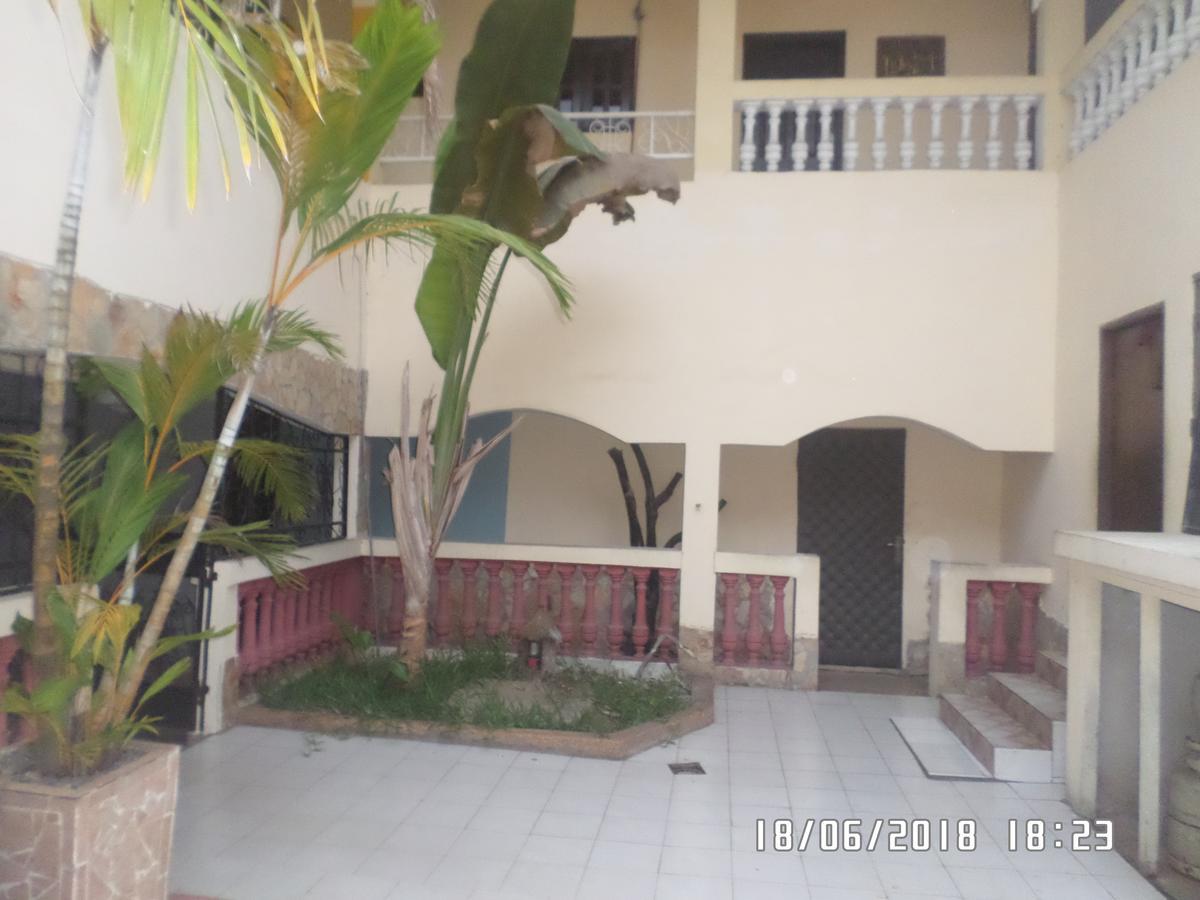Hotel Residence Seven 7 Abidjan Bagian luar foto